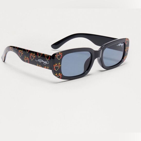 Trendy Ed Hardy Sunglasses - Picture 2 of 3